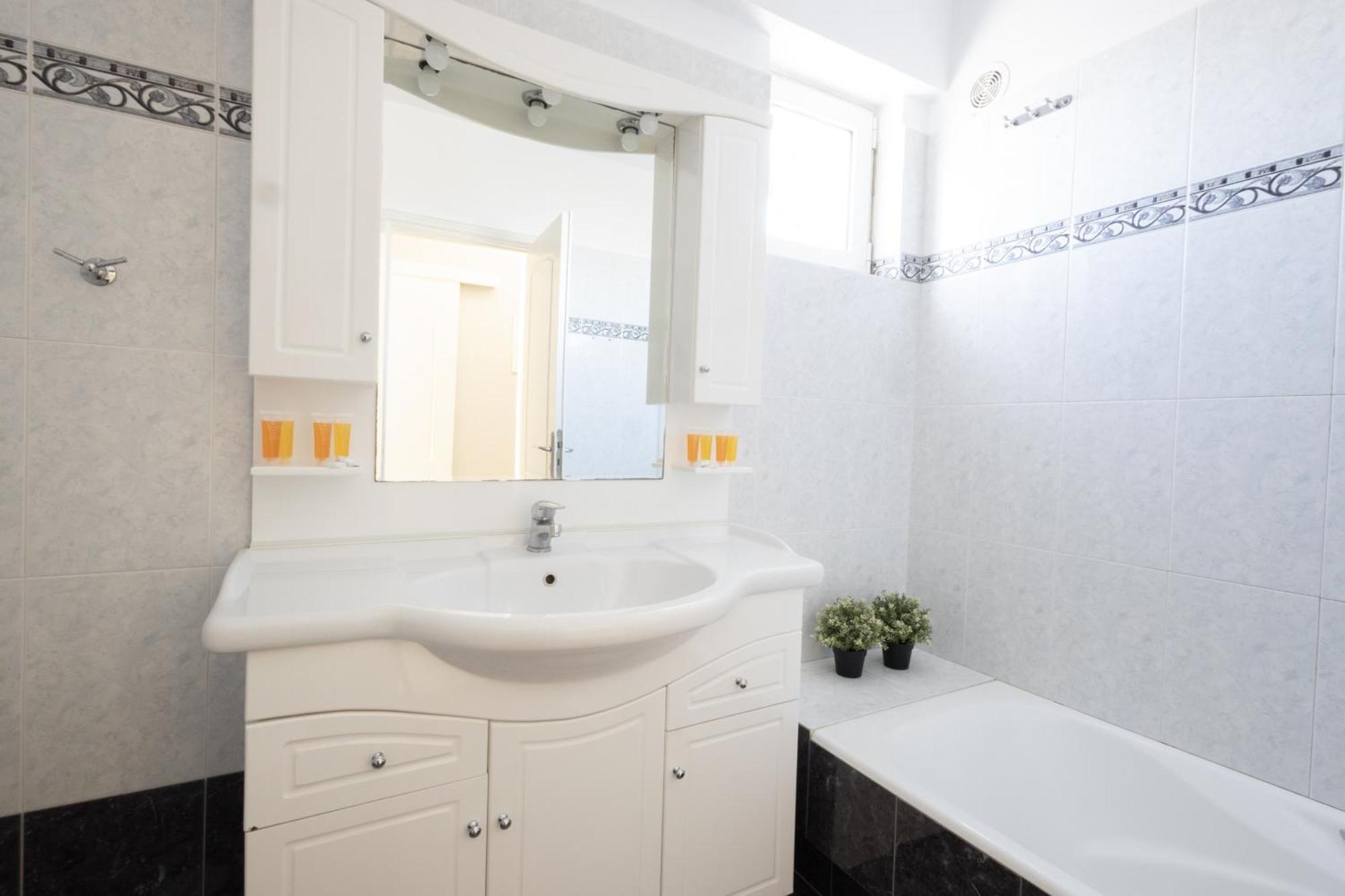 Renovated 3 Bedroom Apt With Acropolis View Athènes Extérieur photo